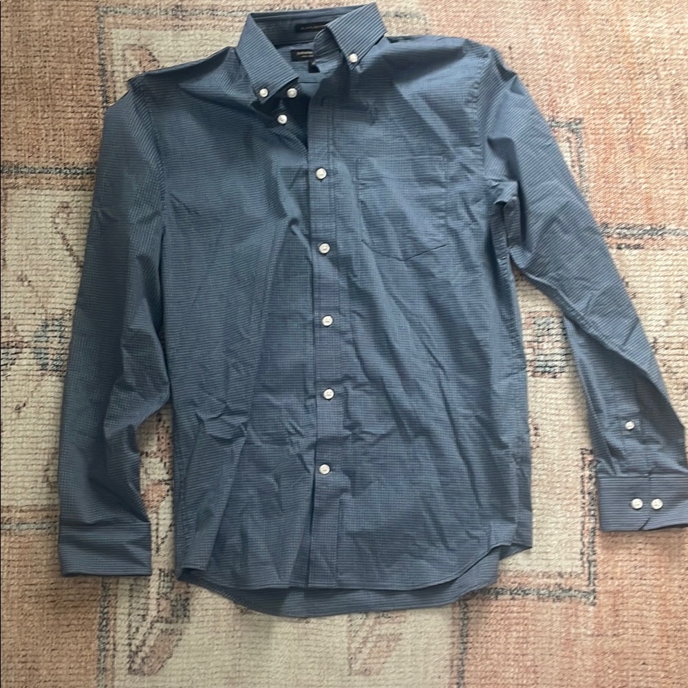 Banana Republic Men's Blue Button-Down Shirt (size Medium slim flex fit)